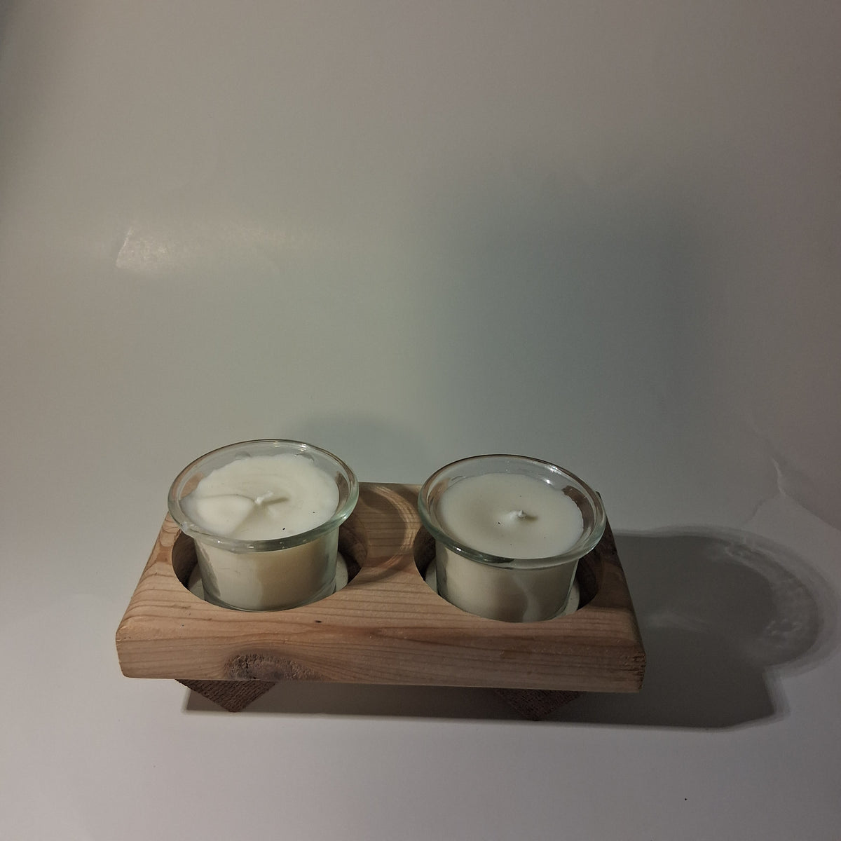 CEDAR HOLDER W/ VOTIVES