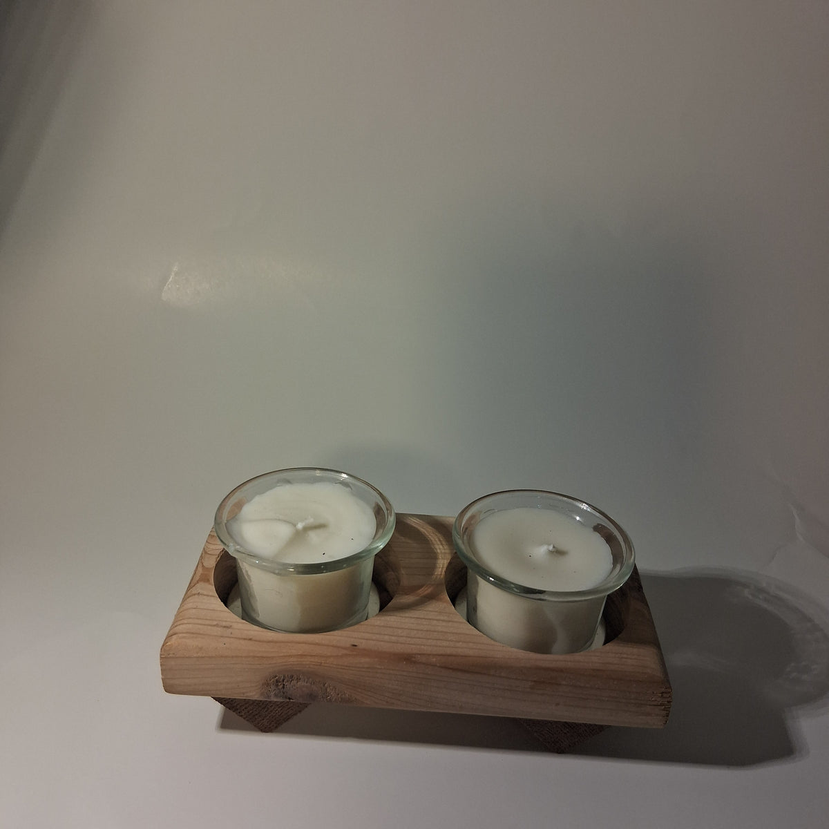 CEDAR HOLDER W/ VOTIVES